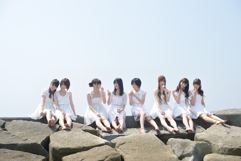 乃木坂46写真集「乃木坂派」より。左から高山一実、橋本奈々未、白石麻衣、生田絵梨花、生駒里奈、松村沙友理、西野七瀬、桜井玲香。