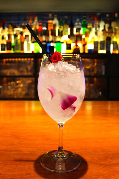 野宮真貴プロデュースのオリジナルカクテル「東京は夜の七時」。