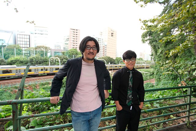 冨田ラボ（左）とさかいゆう（右）。