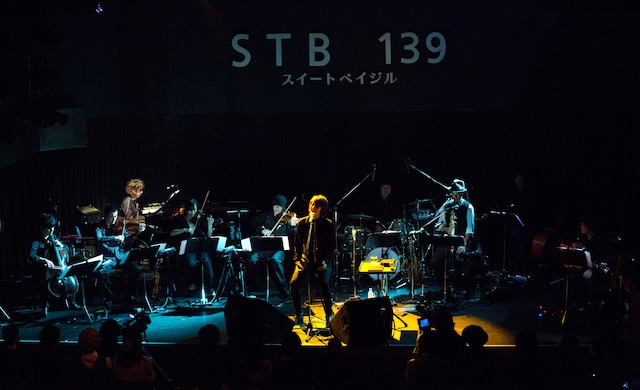 吉井和哉「AT THE SWEET BASIL ～スイートベイジルの夜～」東京・六本木STB139公演の様子。（撮影：山本倫子）