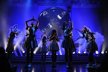 「私立恵比寿中学オータムデフスターCOMECOMEツアー2013～デラックス・ジャム・ジャンボリー・ネオ～」Zepp Tokyo公演の様子。