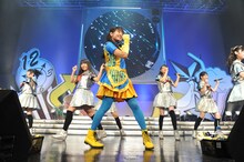 新曲「未確認中学生X」を歌う私立恵比寿中学。