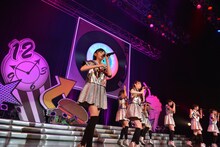 「私立恵比寿中学オータムデフスターCOMECOMEツアー2013～デラックス・ジャム・ジャンボリー・ネオ～」Zepp Tokyo公演の様子。