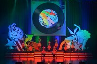 「私立恵比寿中学オータムデフスターCOMECOMEツアー2013～デラックス・ジャム・ジャンボリー・ネオ～」Zepp Tokyo公演の様子。