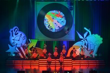 「私立恵比寿中学オータムデフスターCOMECOMEツアー2013～デラックス・ジャム・ジャンボリー・ネオ～」Zepp Tokyo公演の様子。