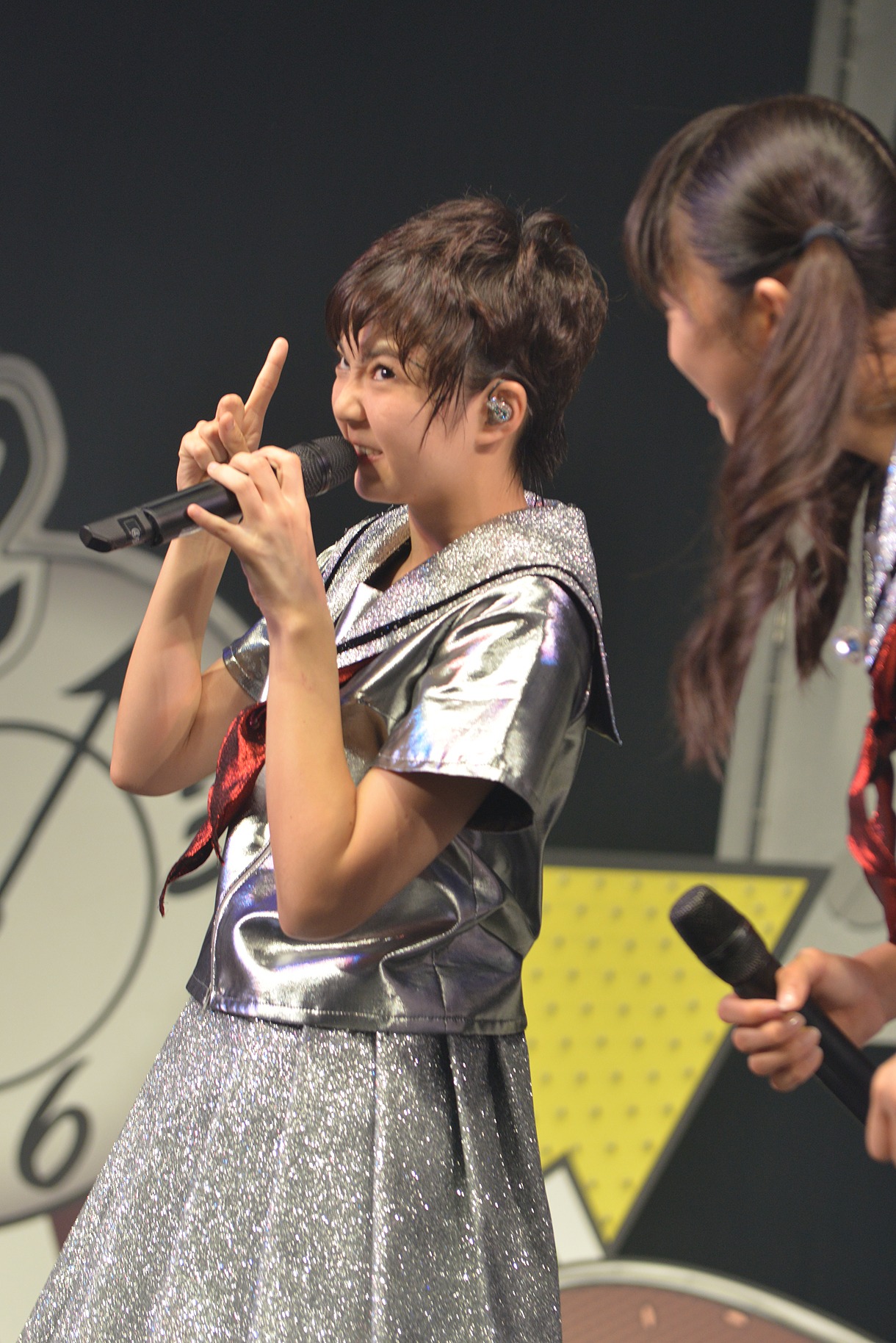 安本彩花