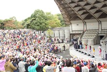 チームしゃちほこ「愛のフリーライブ」の様子。