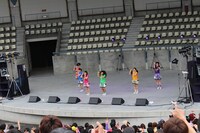 チームしゃちほこ「愛のフリーライブ」の様子。