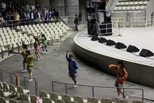 チームしゃちほこ「愛のフリーライブ」の様子。