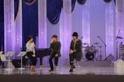 左から杉浦友紀NHKアナウンサー、小渕健太郎、黒田俊介。