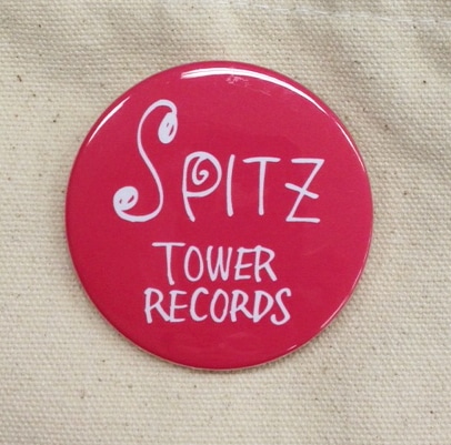 SPITZ×TOWER RECORDS 2WAY ショルダーバッグに付属する缶バッジ。