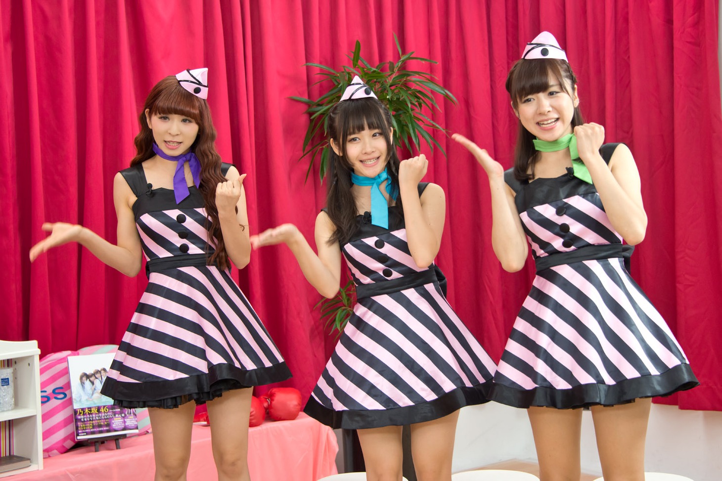 PASSPO☆。左から玉井杏奈、増井みお、槙田紗子。