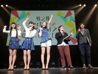 Perfumeと司会のハリセンボン。