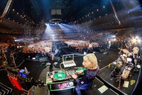 MAN WITH A MISSION「『Wake Myself Again TOUR 2013』Supported by Budweiser」神奈川・横浜アリーナ公演の様子。