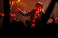 でんでけあゆみ（Vo）（撮影：西槇太一）