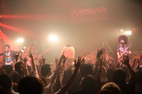 バックドロップシンデレラ「ワンマンでウンザウンザを踊る」ライブの様子。（撮影：西槇太一）