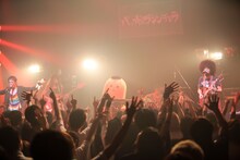 バックドロップシンデレラ「ワンマンでウンザウンザを踊る」ライブの様子。（撮影：西槇太一）