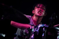 鬼ヶ島一徳（Dr）（撮影：西槇太一）