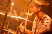 鬼ヶ島一徳（Dr）（撮影：西槇太一）