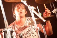 鬼ヶ島一徳（Dr）（撮影：西槇太一）