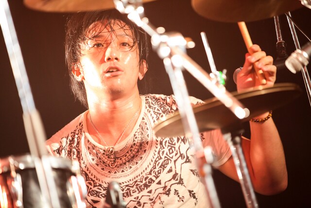 鬼ヶ島一徳（Dr）（撮影：西槇太一）