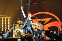 SIAM SHADE「SIAM SHADE LIVE TOUR 2013～SIAM SHADE HEART OF ROCK 7～」埼玉・さいたまスーパーアリーナ公演の様子。　