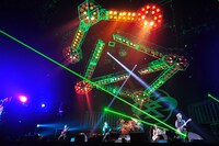 SIAM SHADE「SIAM SHADE LIVE TOUR 2013～SIAM SHADE HEART OF ROCK 7～」埼玉・さいたまスーパーアリーナ公演の様子。　