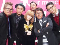 トーク収録後のRIP SLYMEときゃりーぱみゅぱみゅ。