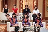 上段左から保田圭、石川梨華、つんく♂、安倍なつみ、下段左から指原莉乃（HKT48）、大島優子、北原里英（以上2名AKB48）。