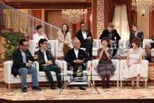 上段左からETSU、CHIHARU、SAM（以上3名TRF）、小室哲哉、YU-KI（TRF）、下段左からさだまさし、南こうせつ、谷村新司、榊原郁恵、松本伊代。