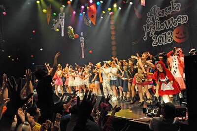 出演したグループがエンディングに登場しサインボールを投げ入れた。