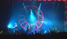 2003年12月17日、東京・渋谷公会堂で行われたSOFT BALLETラストライブの様子。