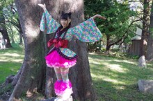 安藤ゆず。後ろは大木。