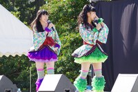 大黒柚姫（左）と坂本遥奈（右）。