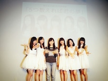 2.5Dでの緊急重大発表記者会見に出席した、東京女子流と山戸結希監督。