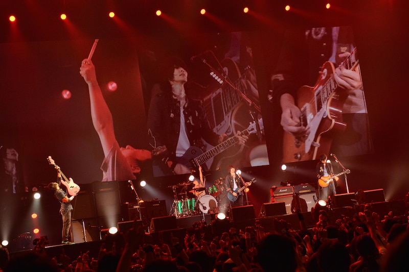 BUMP OF CHICKEN「BUMP OF CHICKEN 2013 TOUR "WILLPOLIS”」本日10月29日の東京・日本武道館公演の様子。(撮影:古渓一道)