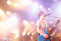 w-shun（Vo, G）（Photo by Rie Suwaki [MAXPHOTO]）