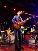 スペシャルゲストアクトとして登場した堀込泰行。（撮影：ショベル本多）