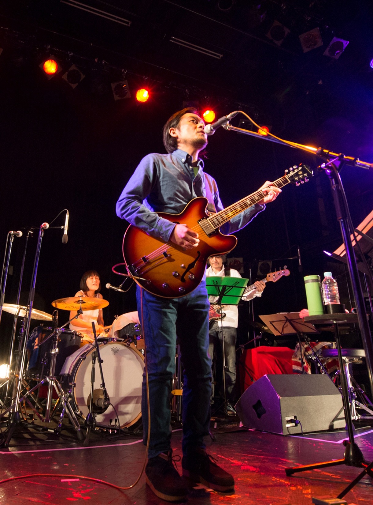 スペシャルゲストアクトとして登場した堀込泰行。（撮影：ショベル本多）