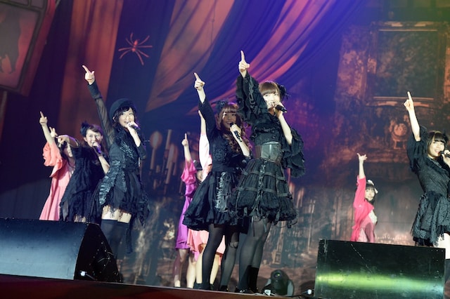 ゴスファッションで観客を魅了した乃木坂46。（撮影：緒車寿一、田中和子）