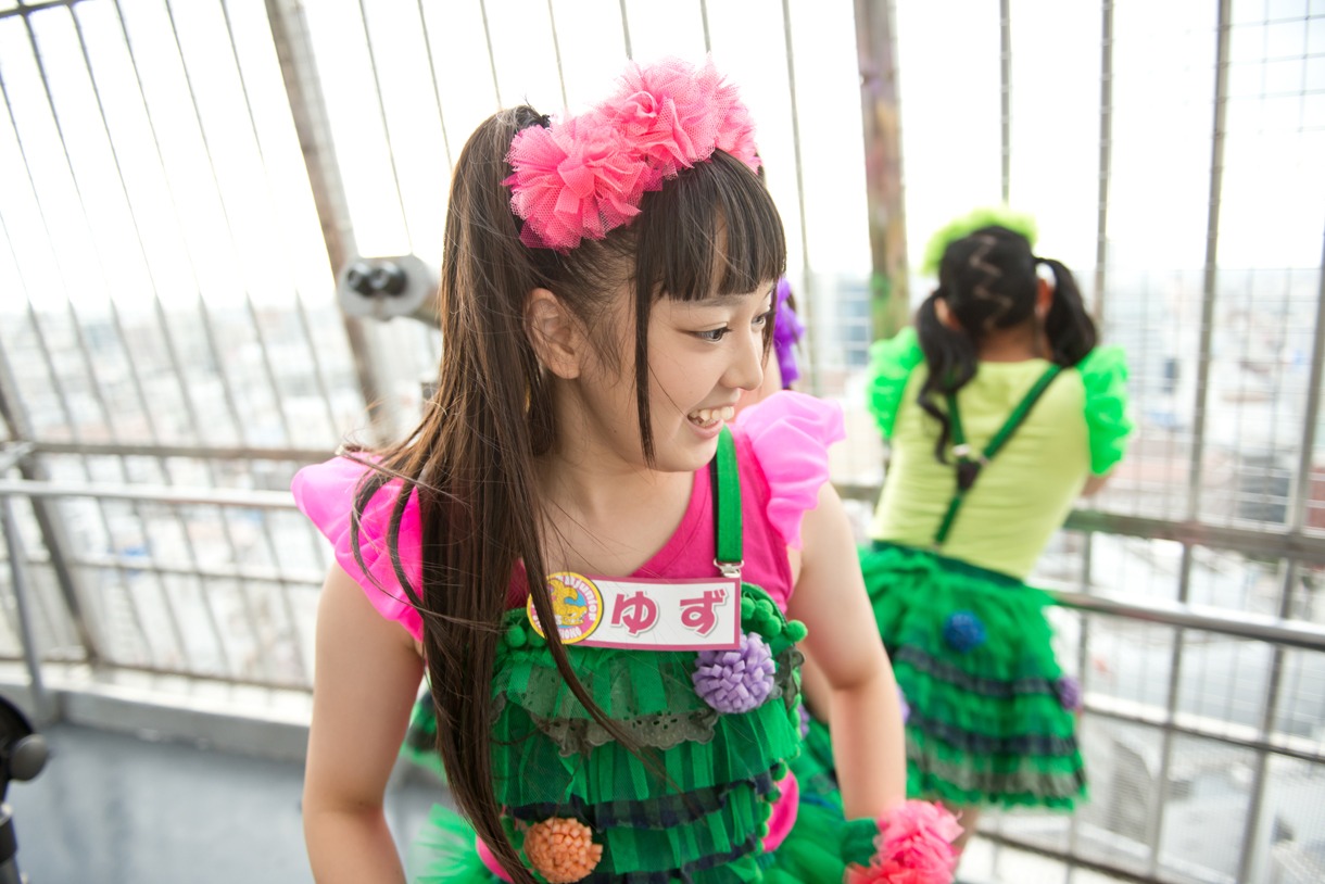高所におびえる安藤ゆず。