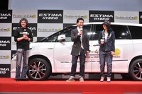 映画「エスティマ ドリームリレー・ムービー」完成上映会の様子。