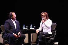 左からマーク・ベニオフ、YOSHIKI。