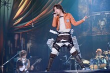 特注の衣装で観客を驚かせたDAIGO。（撮影：緒車寿一、田中和子）