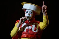 樽美酒研二（撮影：緒車寿一、田中和子）