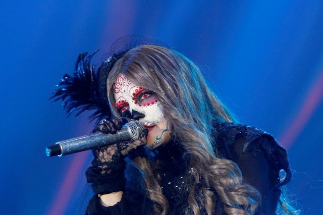 スカルメイクとゴシックファッションで魅せたHYDE。（撮影：緒車寿一、田中和子）