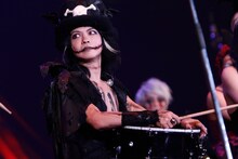 リズムゲーム中のHYDE。（撮影：緒車寿一、田中和子）