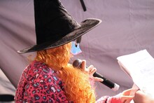 “ええ声”で影ナレに挑戦する安藤ゆず。