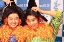 咲良菜緒（左）と坂本遥奈（右）。