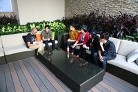 香港メディアの取材を受けるTHE BAWDIES。